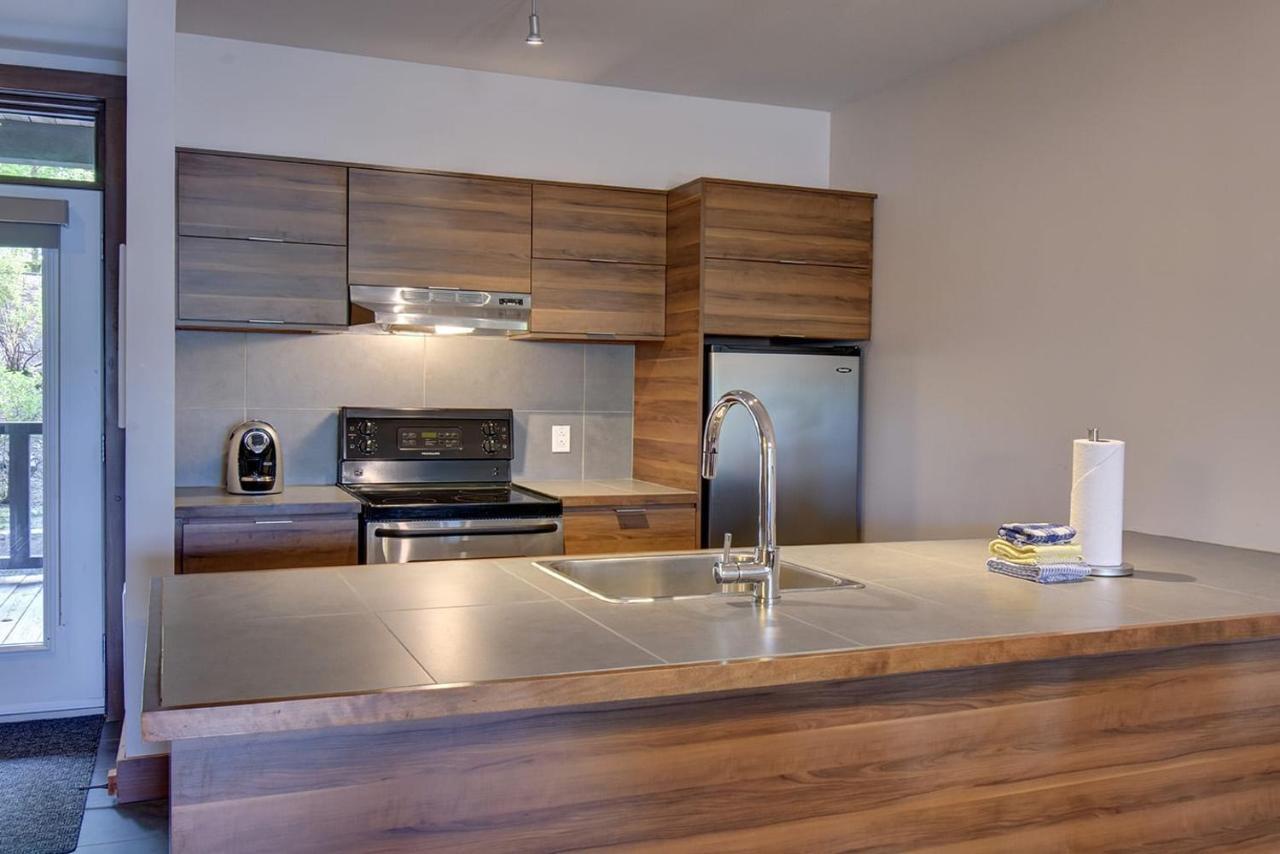 Quiet Condo On Ground Floor Steps To The Lake Lac-Superieur Exterior foto