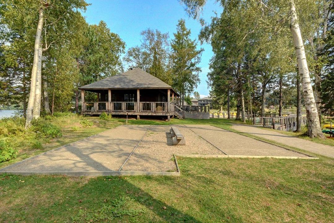 Quiet Condo On Ground Floor Steps To The Lake Lac-Superieur Exterior foto